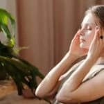 woman has hands on head representing boderline personality disorder